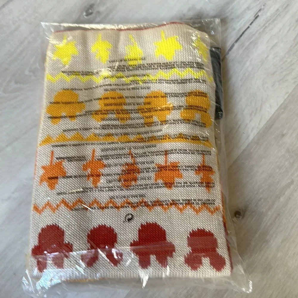 DISNEY Exclusive Disney Fall Mickey and Minnie Mouse Fair Isle Scarfw/pocket nwt